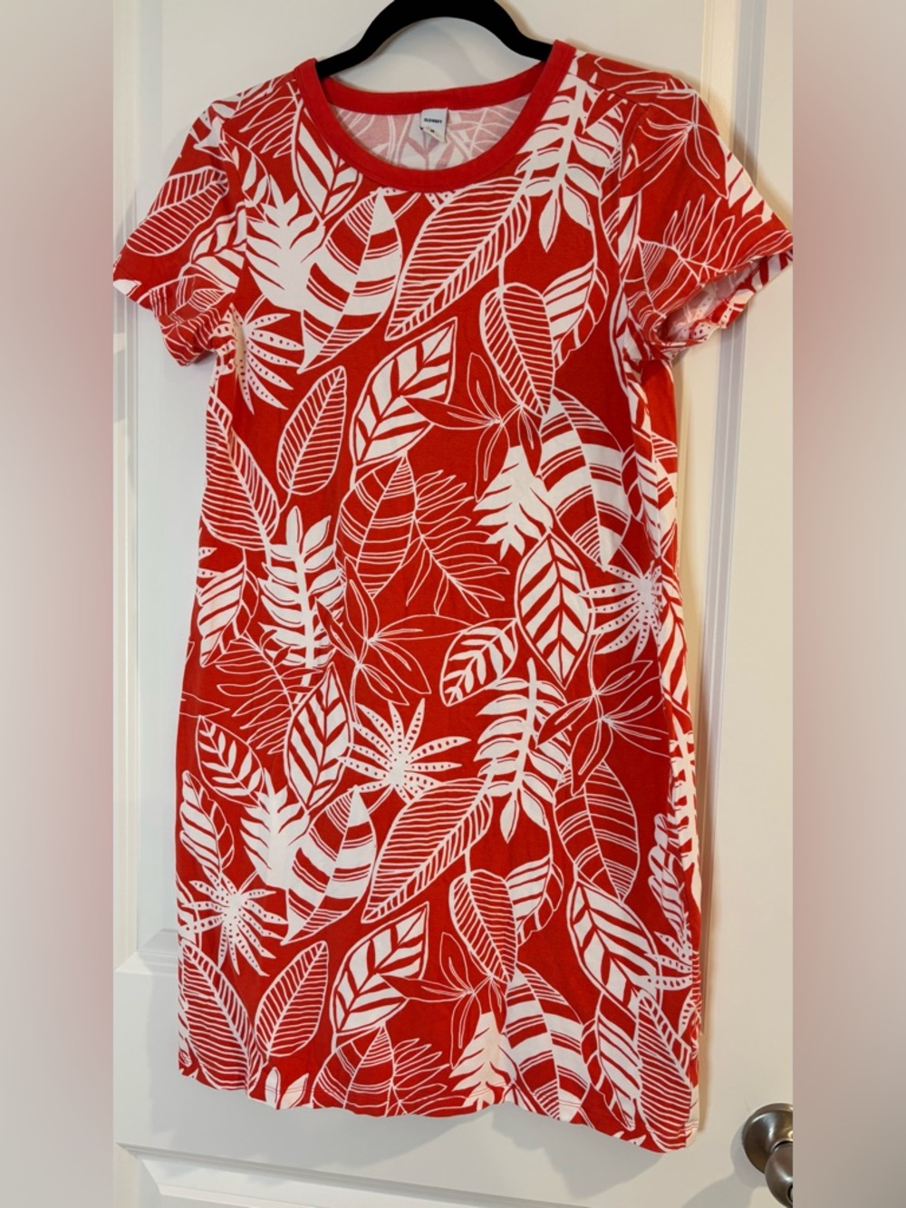 Old Navy Red and White Leaf Print T-Shirt Dress